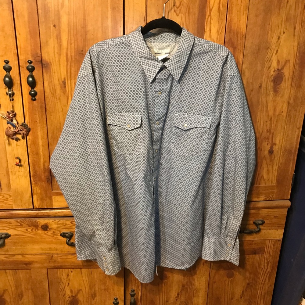Men’s long sleeve shirt